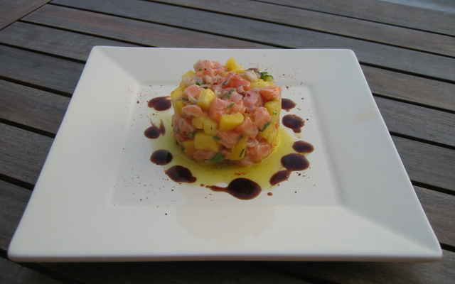 Tartare de saumon à la mangue rapide