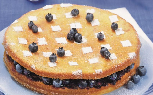 Gâteau au yaourt à la confiture de myrtilles express (version détaillée)