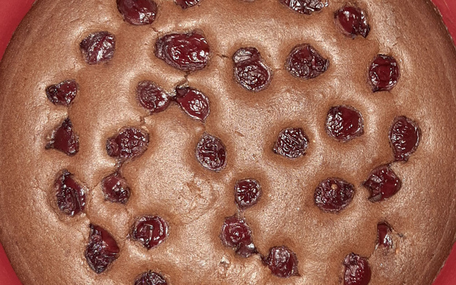 Gâteau au chocolat, aux cerises et aux amandes
