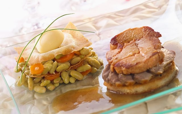 Rossini de filet de canette et sa jardinière de légumes en millefeuille