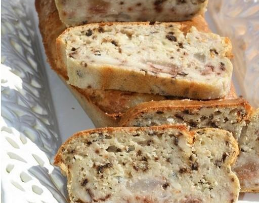 Cake roquefort poire et noix