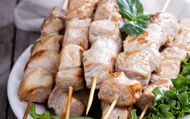 Brochettes de porc marinées au Yuzu