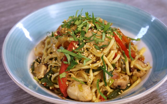 Nouilles sautées au poulet