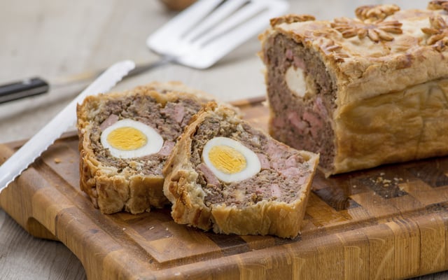 Pain de viande en croûte aux œufs