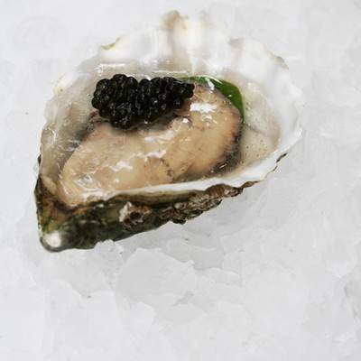 Huîtres aux Champagne et au caviar