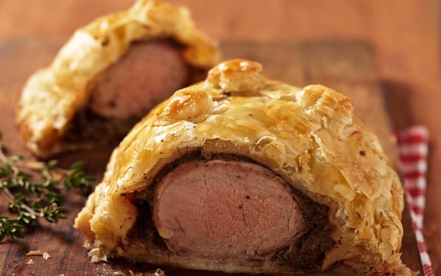 Filet mignon en croûte à la poitrine fumée et moutarde de Dijon