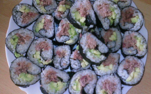 Sushi au thon et concombre