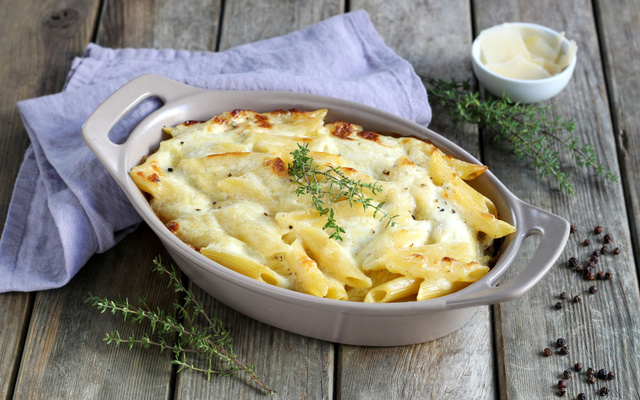 Gratin de penne au confit de canard et champignons