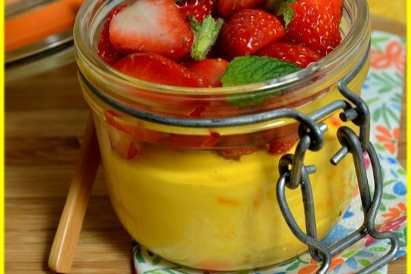 Yaourt safran, quelques fraises...