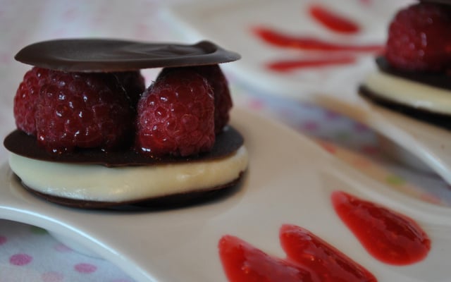 Mille-feuilles duo chocolat à la framboise