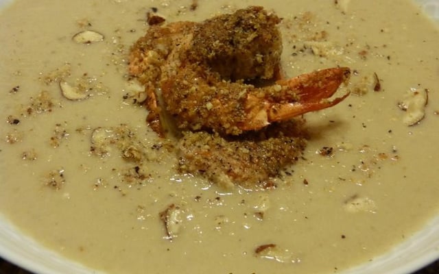 Velouté de topinambours, châtaignes et gambas panées