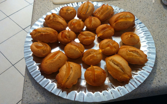 Financiers à l'orange, zestes et huiles essentielles
