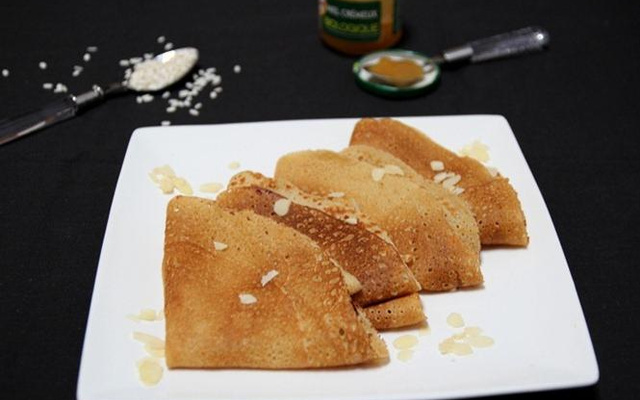 Crêpes sans gluten et sans lactose au lait d'amande et farine de riz