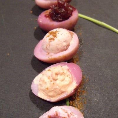 Déclinaison rosée d'œufs de caille