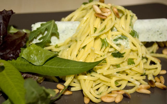 Glaçons de pesto du jardin, pâtes