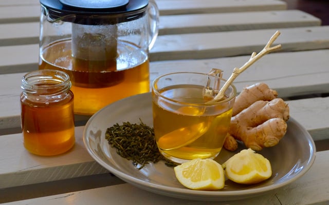 Thé gingembre, miel et citron