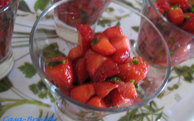 Tartare de fraises aux pistaches