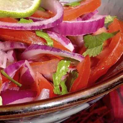 Salade indienne aux oignons rouges