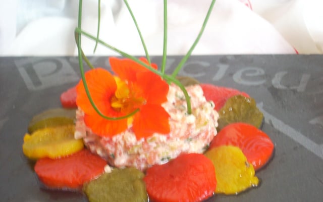 Carpaccio de poivrons et son tartare de tomate au chevre