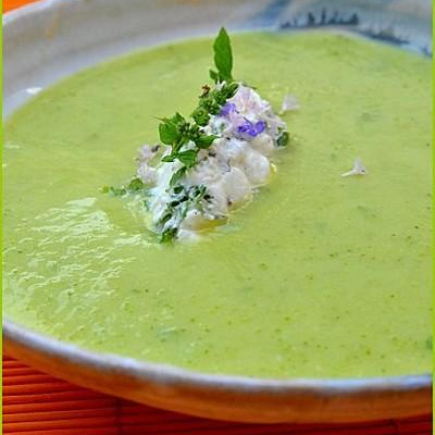Soupe de courgettes au cottage cheese