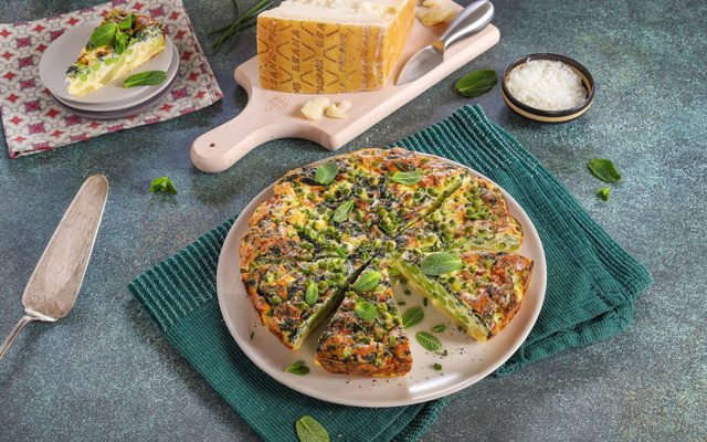 Frittata primavera au Grana Padano AOP, pommes de terre, petits pois et épinards