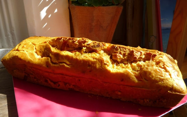 Cake calédonien aux crevettes et au curcuma