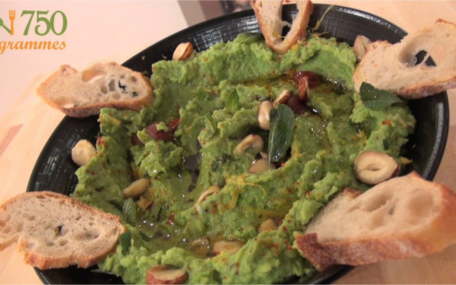 Houmous de petit pois, noisette et menthe