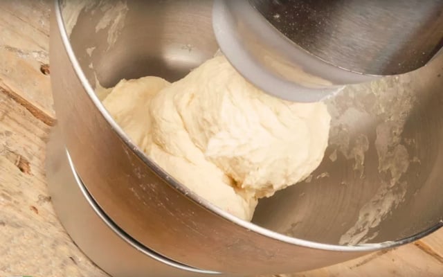 Pâte à pizza au robot