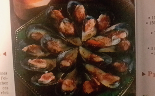 Velouté de moules au safran et son croustillant de cheddar