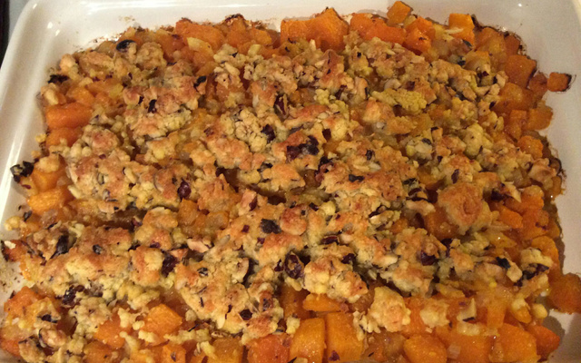 Crumble de potimarron et légumes d'automne aux graines de courge