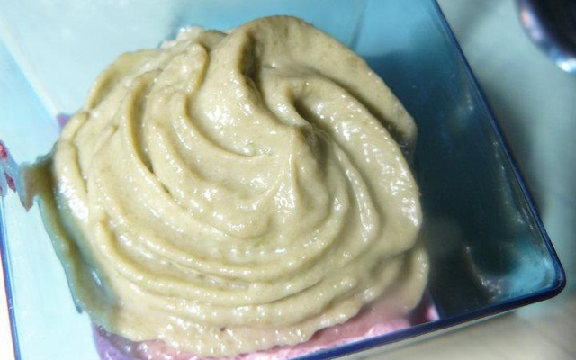 Crème de betterave et mousse d'avocat en verrine