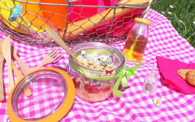 Salade de pâtes au tomates confites et  4 épices -  crumble au Roquefort Papillon