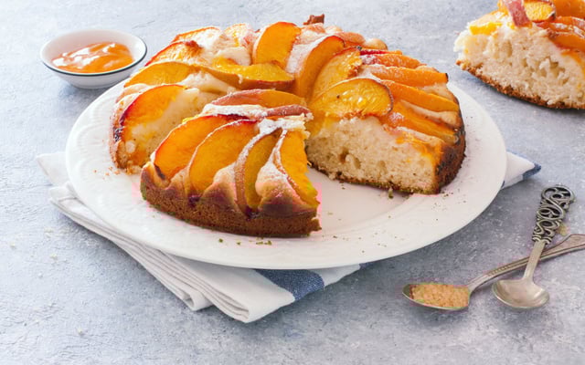 Le gâteau renversé, pêche et polenta