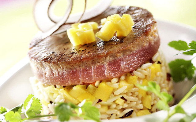 Mi-cuit de steak de thon aux fruits exotiques et coco