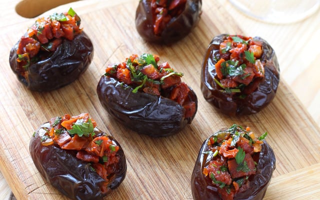 Dattes farcies au chorizo et aux tomates séchées