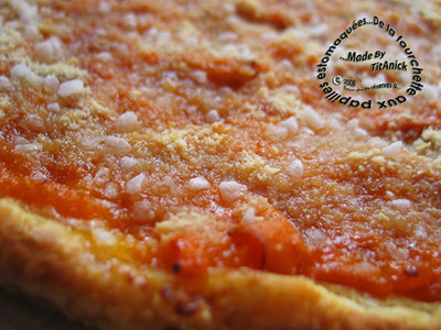 Tarte à l'abricot, poudre d'amande et sucre candy