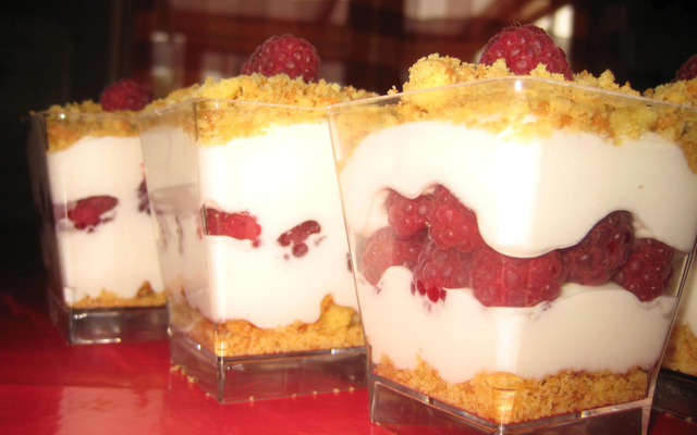 Tiramisu aux framboises et sablés bretons