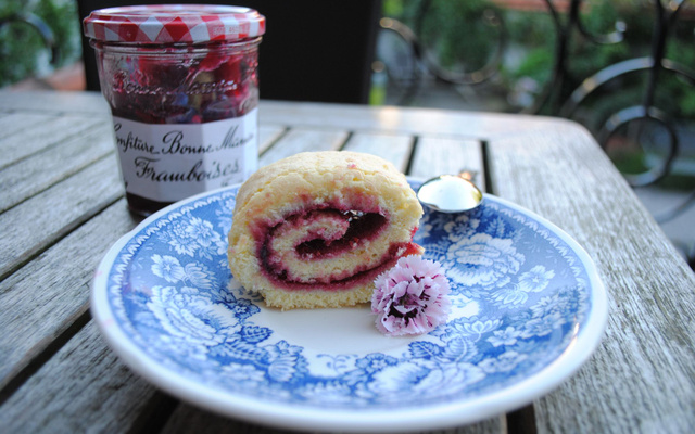 Gâteau roulé à la framboise