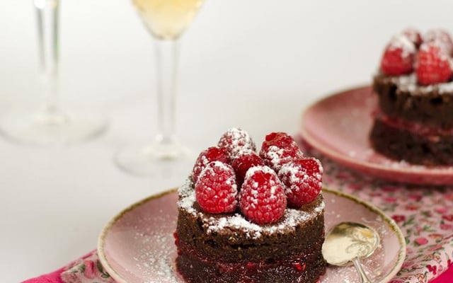 Gâteau au chocolat noir et framboises