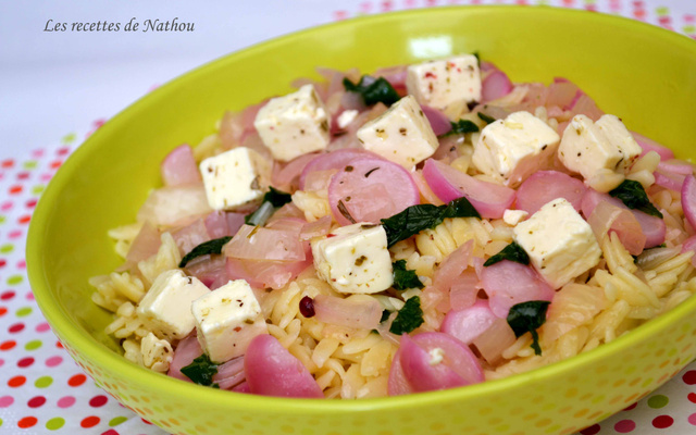 Pâtes grecques aux radis et à la feta