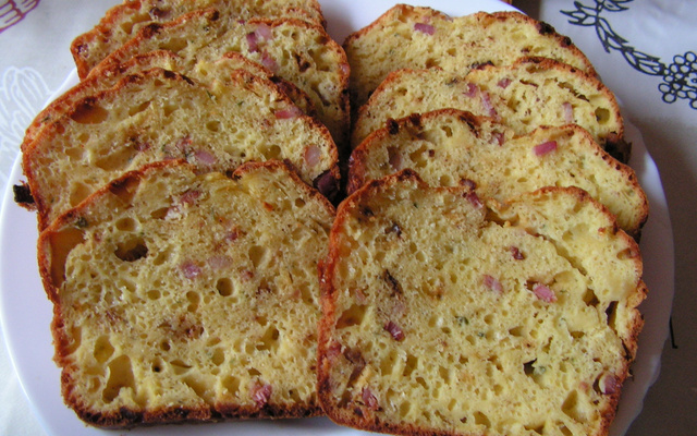 Cake aux yaourts et lardons