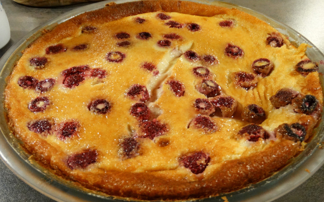 Far aux framboises et raisins blonds