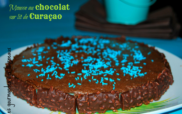 Mousse au chocolat sur lit de curaçao
