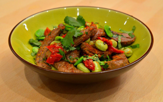 Salade tiède d'agneau aux fèves