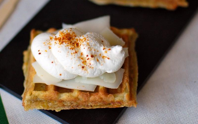 Gaufrettes Fromage de Brebis et Chantilly au piment d'Espelette
