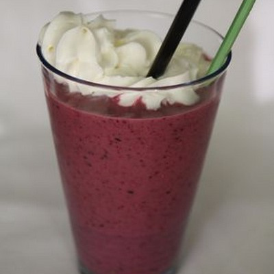 Smoothie aux fruits rouges