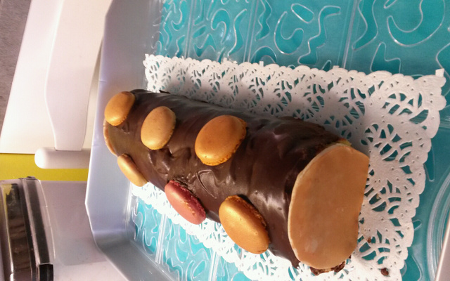 Bûche roulée au chocolat, crème légère saveur pain d'épices