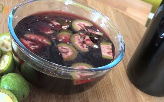 Vin de noix relevé à la cannelle