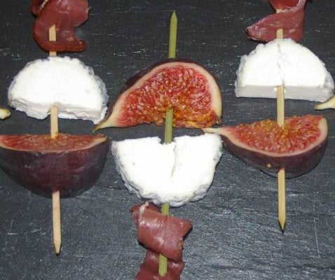 Brochettes de chèvre, figue et magret
