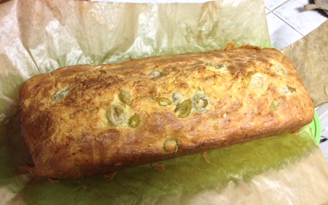 Cake aux olives et aux herbes